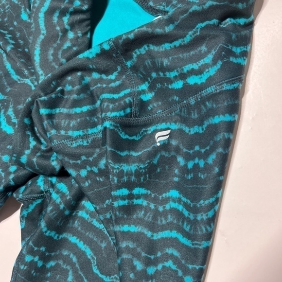 Fabletics Tidal Print Power Hold Cropped Green Blue Leggings Medium - Picture 5 of 8